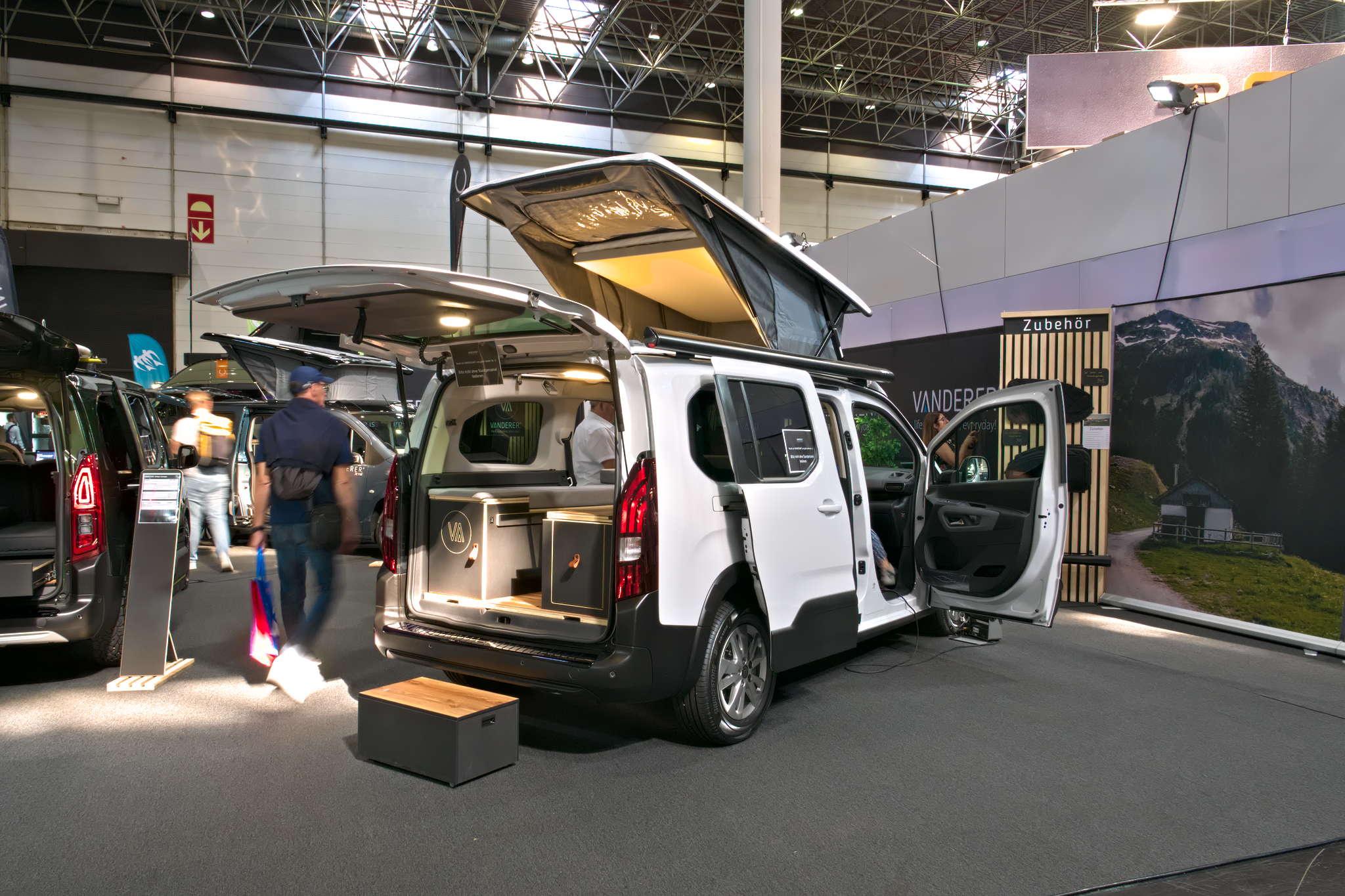 Vanderer One (2025): compact mini camper with modular body and sleeping roof