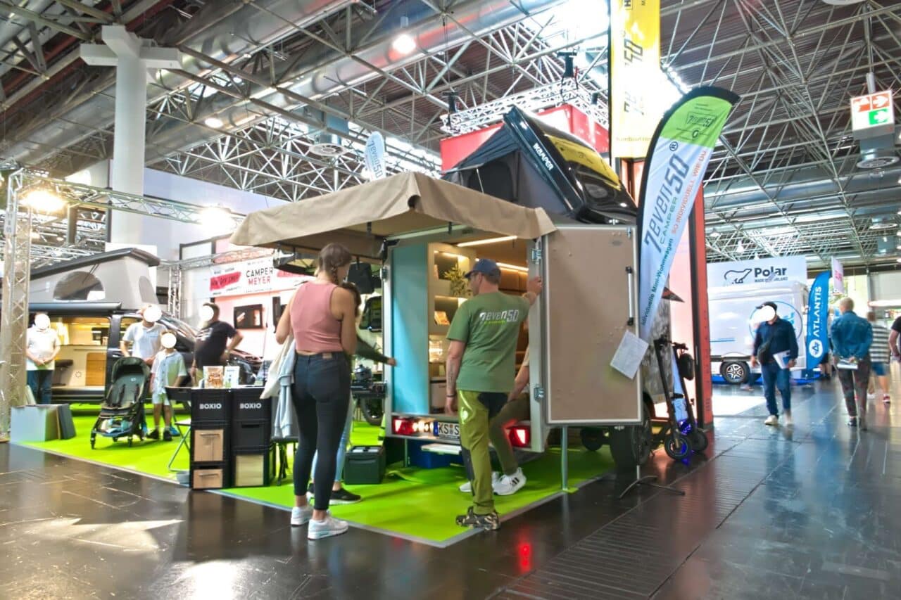 7even50 Mini-Travel (2025) - Mini caravan with roof tent and up to 5 sleeping places 1 7even50 doppel fluegeltuer caravan salon 2024 c jalil landero flores