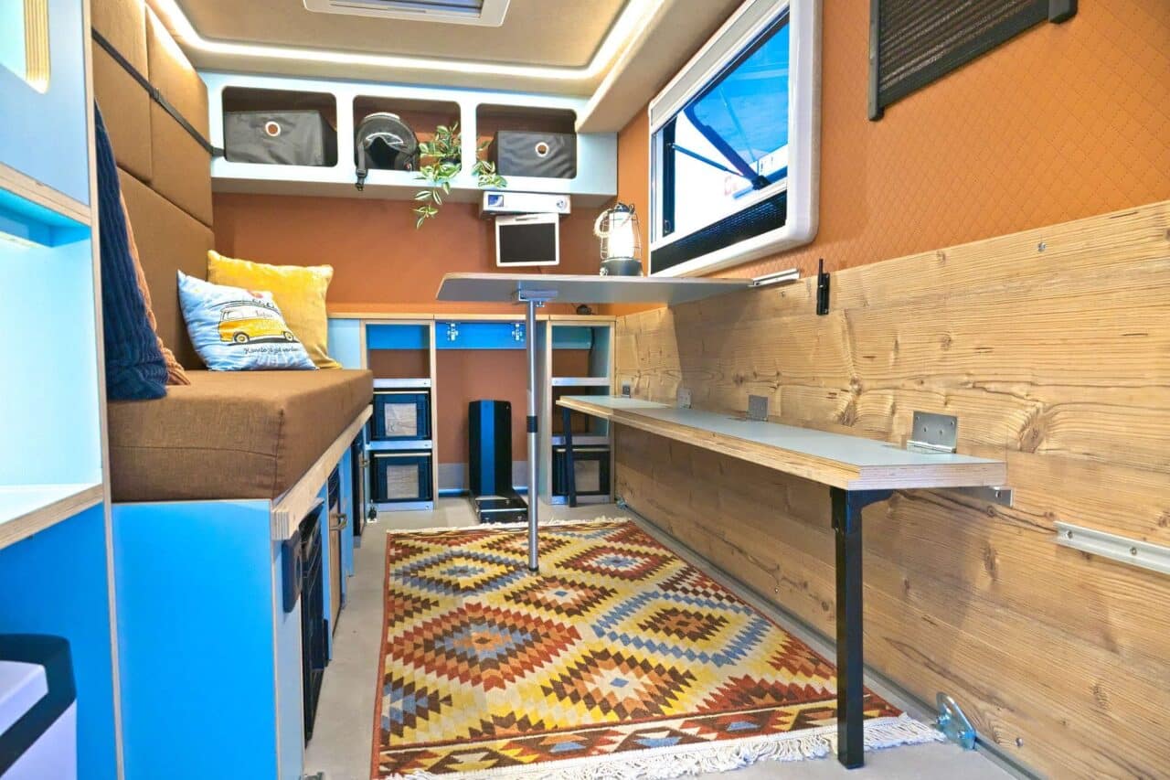 7even50 Mini-Travel (2025) - Mini caravan with roof tent and up to 5 sleeping places 2 7even50 interieur caravan salon 2024 c jalil landero flores