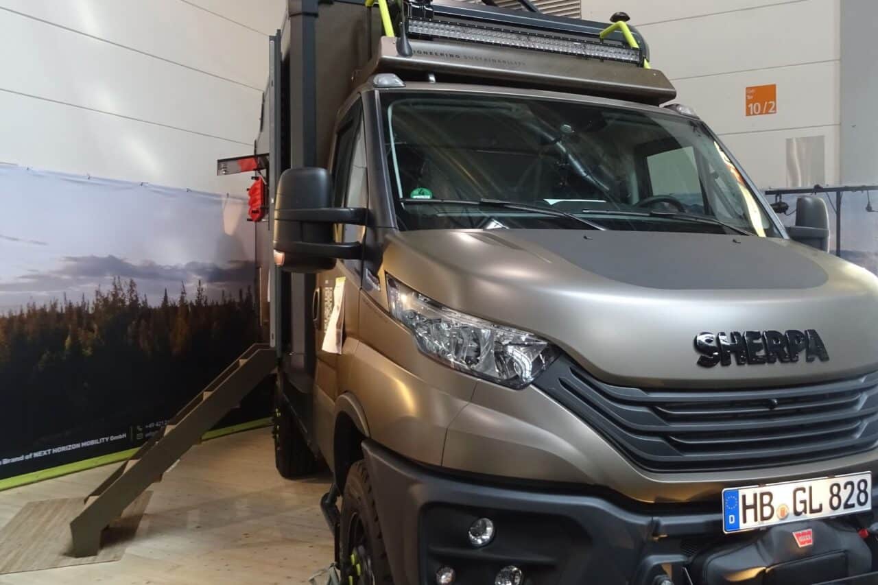 Greenlander Sherpa 4x4 (2025) - Eco-friendly luxury motorhome with all-wheel drive for 2 people 1 greenlander sherpa 4x4 exterieur caravan salon 2024 c katja scholz