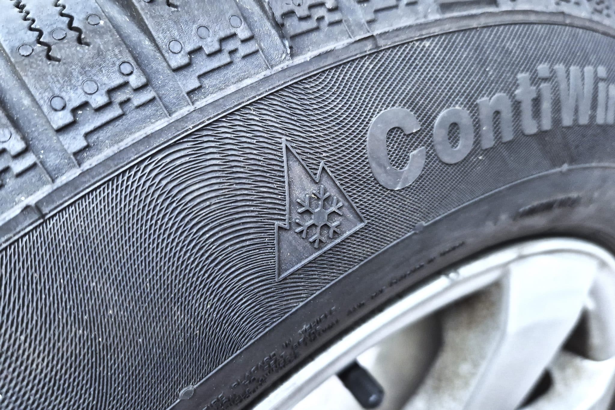 Stricter winter tire requirement: Anyone driving without the Alpine symbol risks a fine