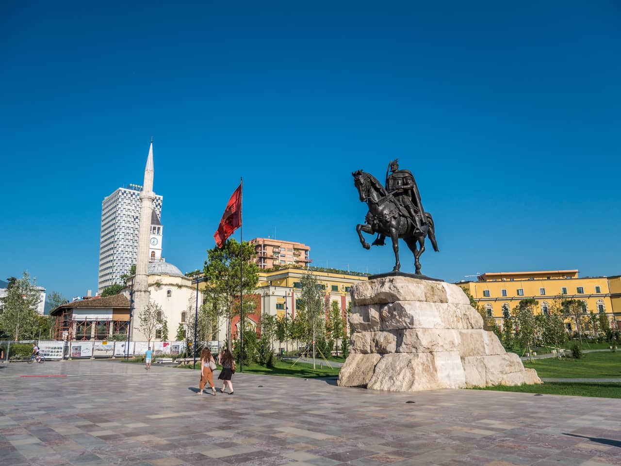 albanien tirana reiterdenkmal skanderbeg nationalheld