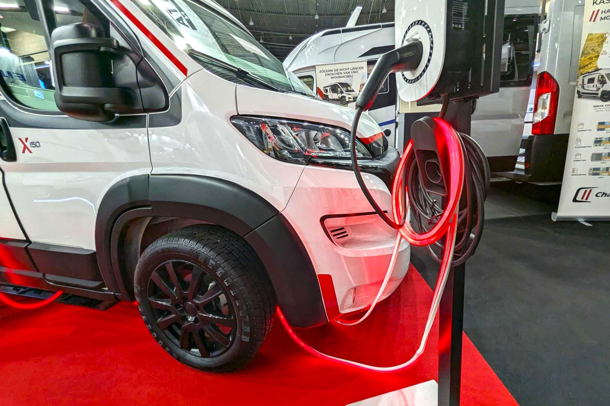Challenger ElectriX X150 & X250 (2025): revolutionary bi-modal electric camper with a range of around 900 km