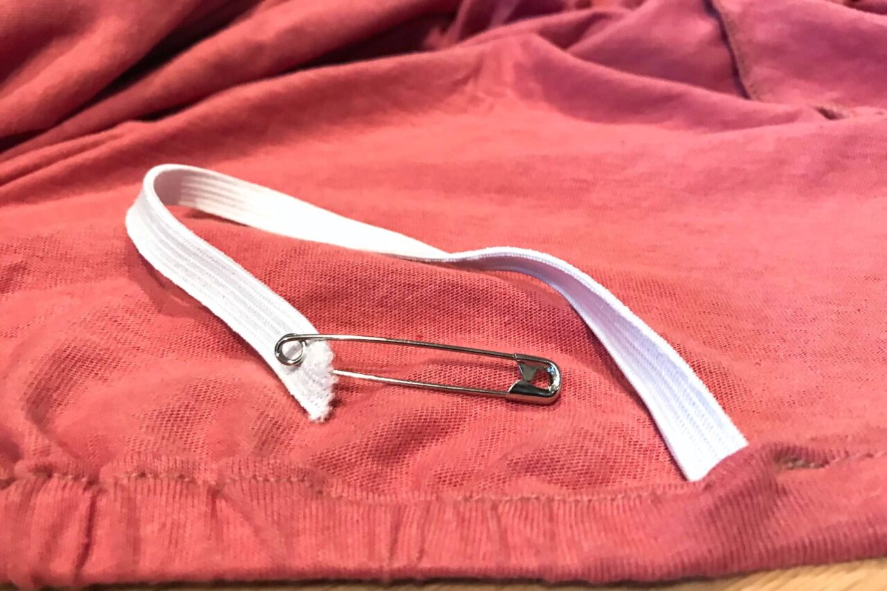 Mattress with special dimensions? How to sew a suitable fitted sheet for motorhomes and caravans! 10 wohnmobil spannbettlaken anpassen selber machen gummi mit sicherheitsnadel