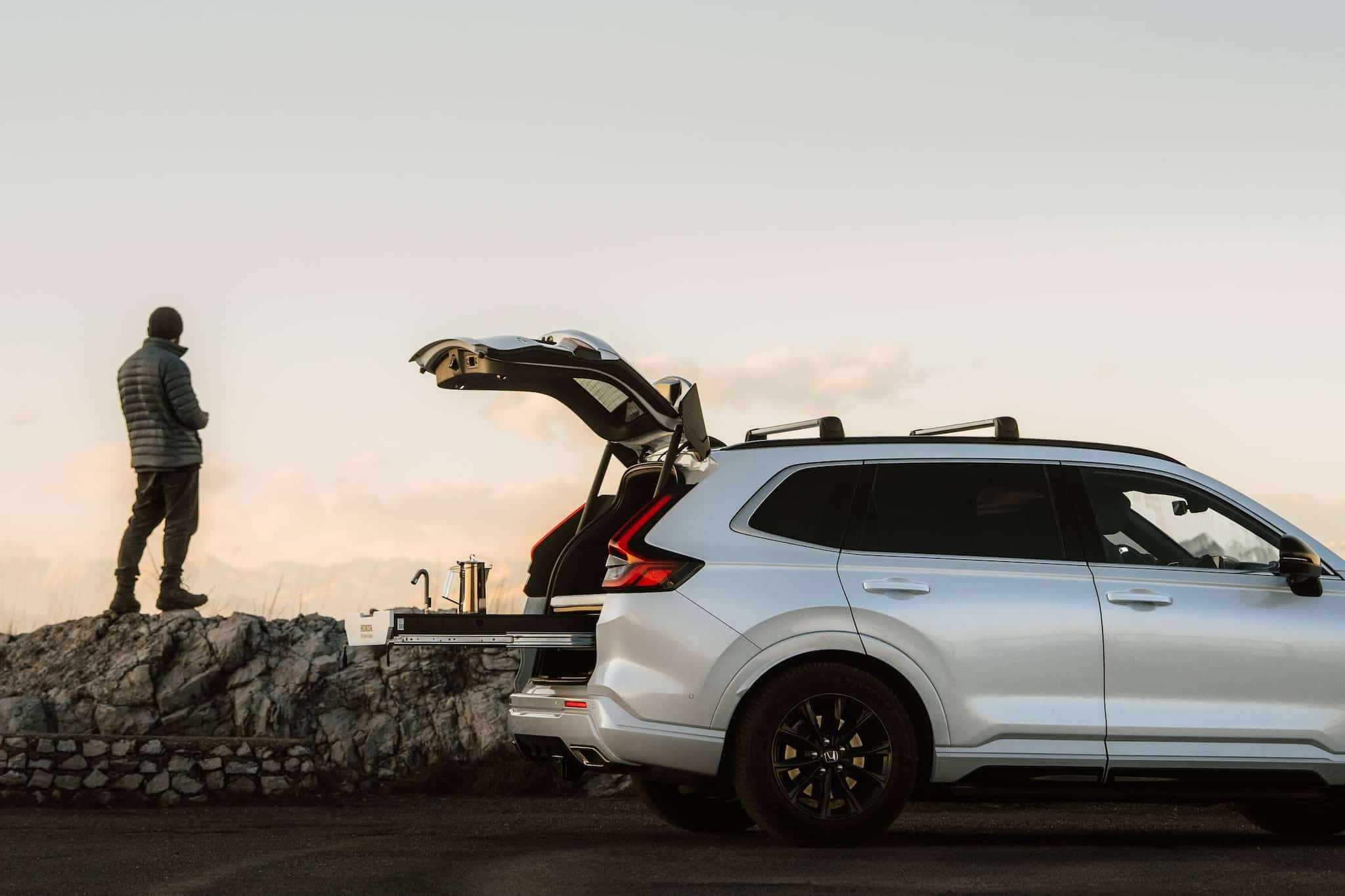 Honda CR-V Dream Pod: Compact mini camper based on a plug-in hybrid SUV
