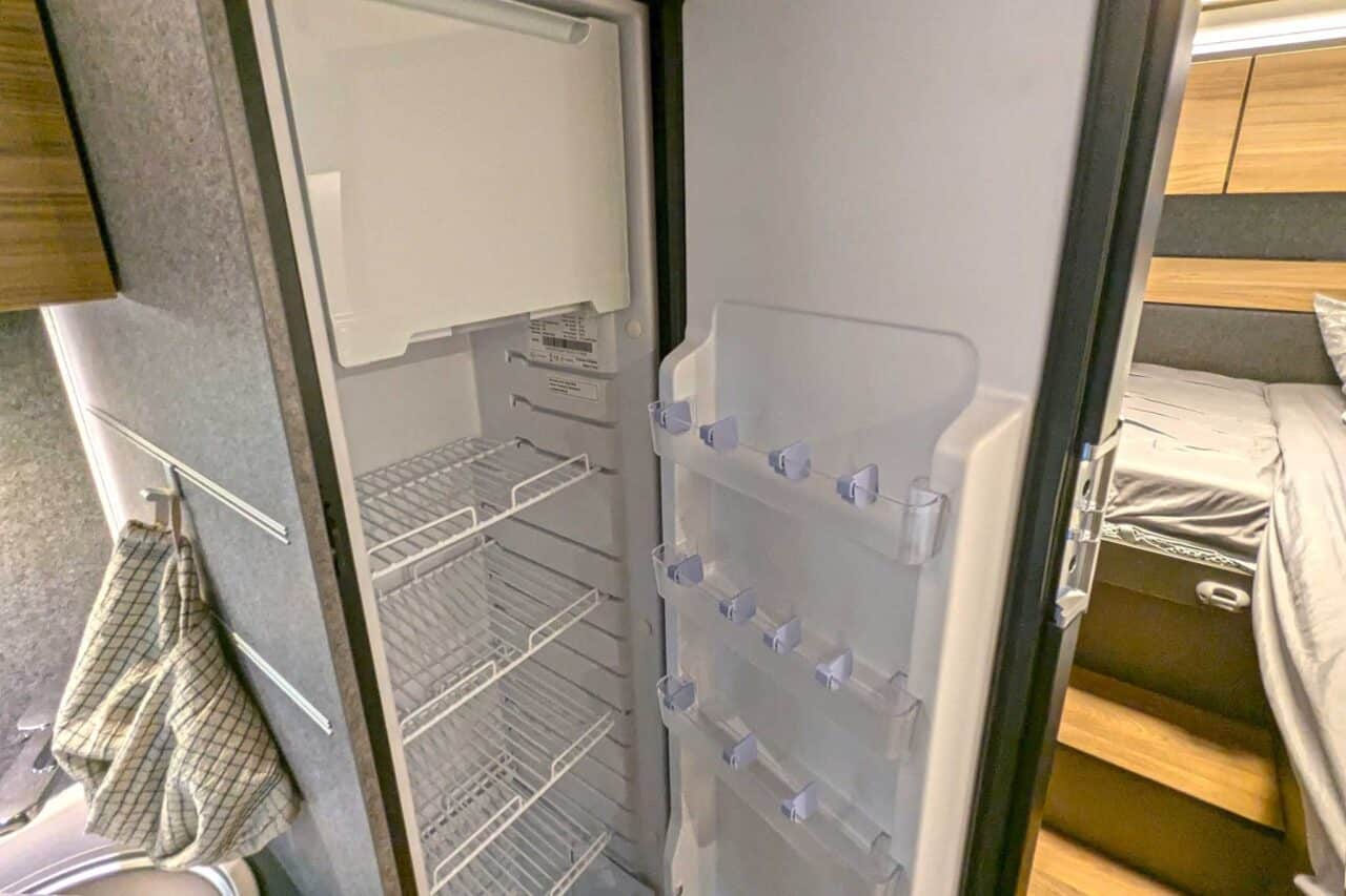 dethleffs globebus performance 4x4 kuehlschrank