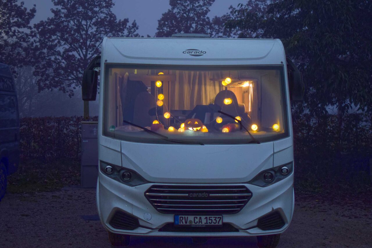 Carado I338 with Halloween decoration