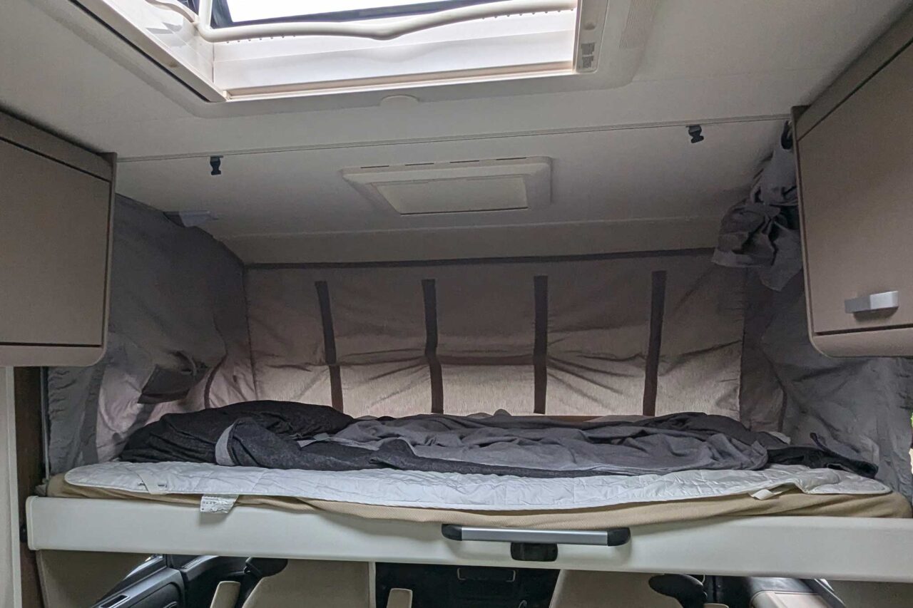 Drop-down bed
